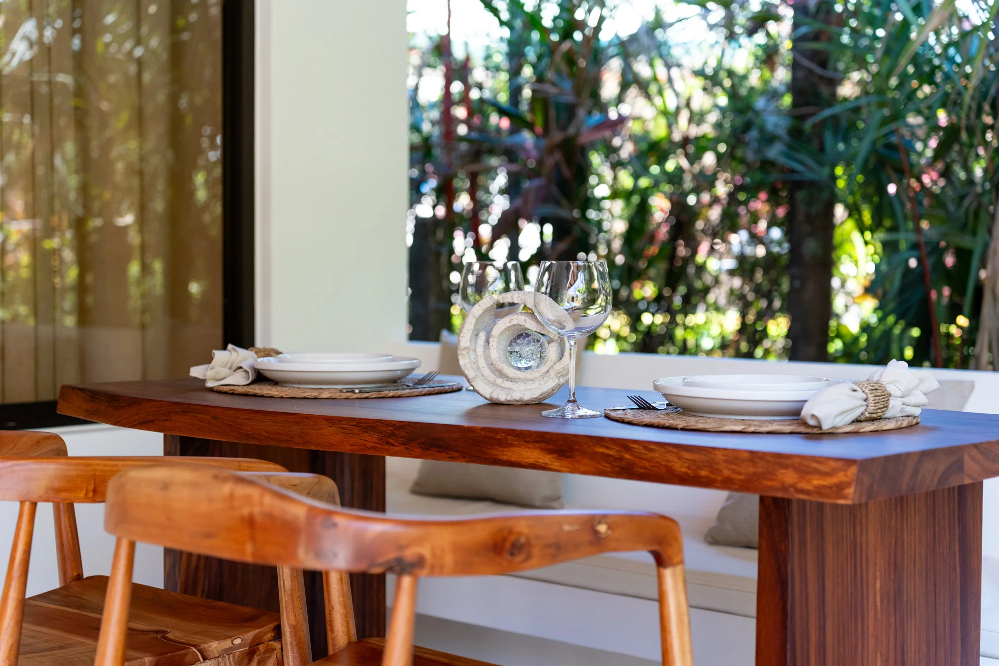 Serena villa outdoor dining table with geode detail